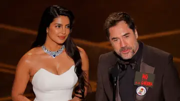 Javier Bardem dice Palestina libre y no a la guerra en los Oscar mientras entrega el premio a Mejor Película Internacional junto a Priyanka Chopra Jonas Javier Bardem dice Palestina libre y no a la guerra en los Oscar mientras entrega el premio a Mejor Película Internacional junto a Priyanka Chopra Jonas