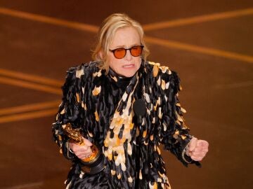 Amy Madigan tras ganar el Oscar a Mejor Actriz de Reparto