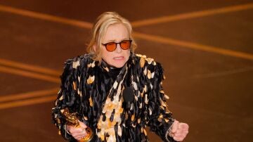 Amy Madigan tras ganar el Oscar a Mejor Actriz de Reparto