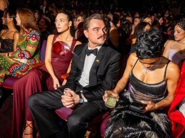 Leonardo DiCaprio junto a su novia Vittoria Ceretti en Los Oscar 2026