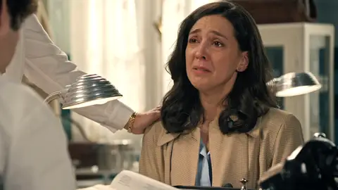 Luz se aferra a Miguel buscando la última esperanza para salvar a su padre Luz se aferra a Miguel buscando la última esperanza para salvar a su padre