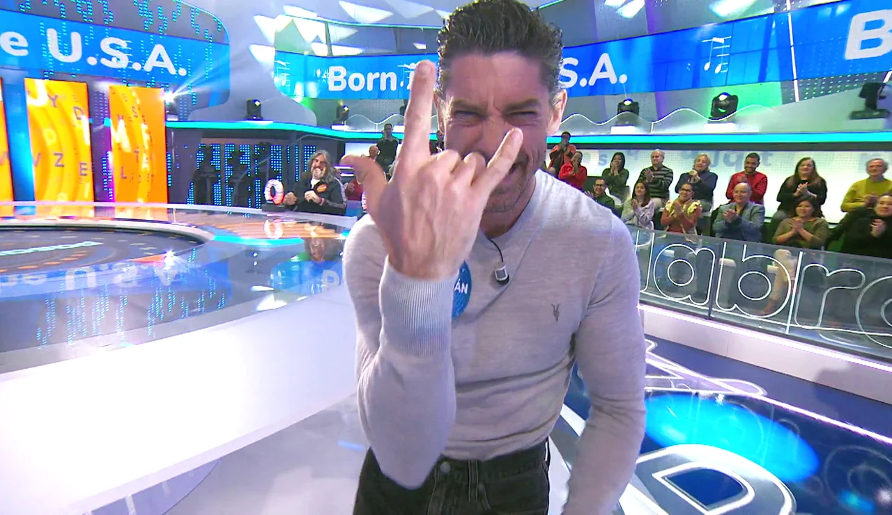 ¡Adrián Lastra es The Boss! Así emula a Bruce Springsteen con ‘Born in the USA’ en La Pista