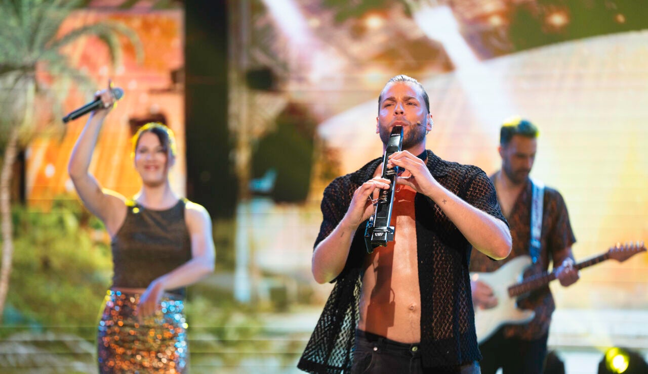 Eduardo Navarrete pone el ritmo a la segunda semifinal con el electrosaxo