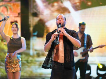 Eduardo Navarrete pone el ritmo a la segunda semifinal con el electrosaxo