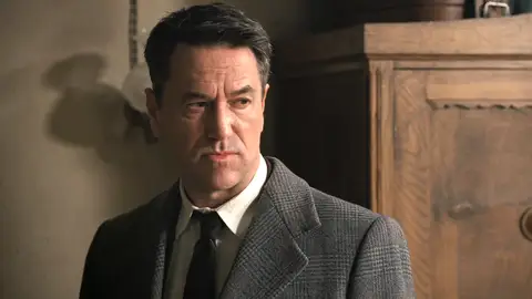 Gabriel cede al chantaje de Beatriz, pero la hace una advertencia: “No pienso hacerte más favores” Gabriel cede al chantaje de Beatriz, pero la hace una advertencia: “No pienso hacerte más favores”