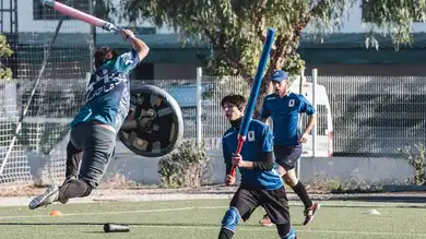 Así es el 'jugger', el deporte alternativo que combina rugby y esgrima Así es el 'jugger', el deporte alternativo que combina rugby y esgrima