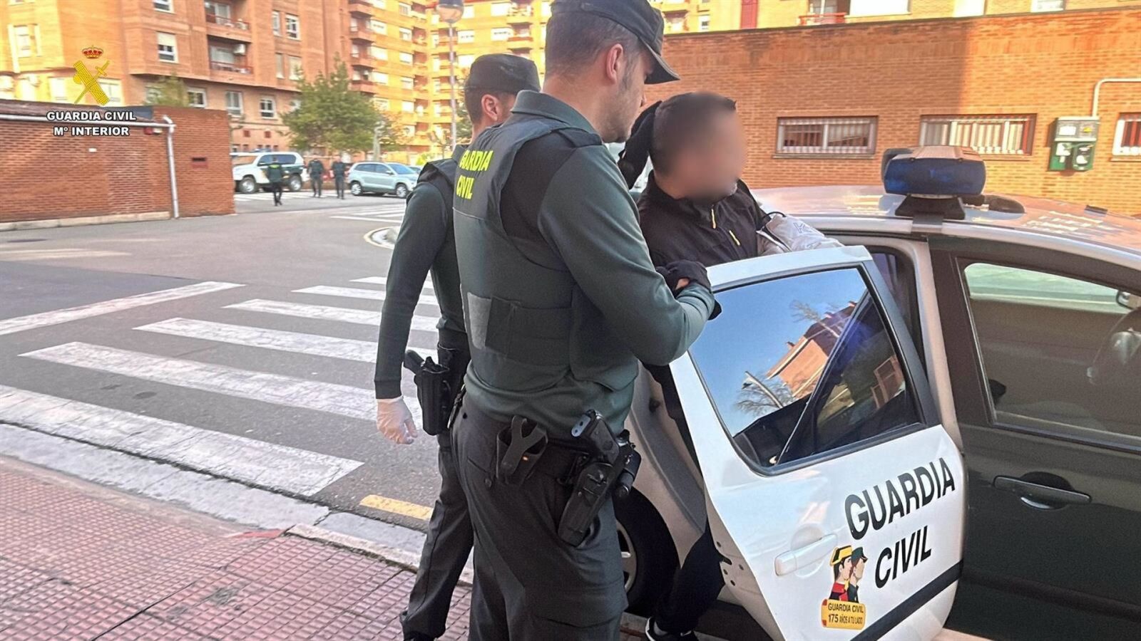 Una mujer se precipita desde una ventana para huir de su pareja en La Rioja