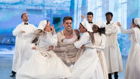 José Yélamo impresiona con su loca coreografía José Yélamo impresiona con su loca coreografía