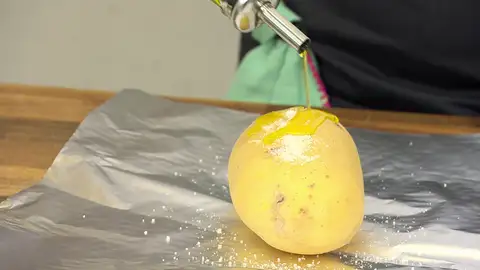 Envuélvelas con el papel y hornea Envuélvelas con el papel y hornea