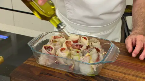 Pincha las popietas con un palillo y colócalas en una fuente Pincha las popietas con un palillo y colócalas en una fuente