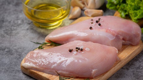 Pechugas de pollo crudas