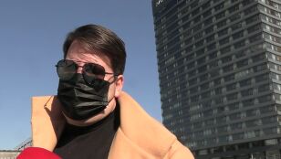 Lucas hablando con la prensa