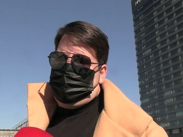 Lucas hablando con la prensa