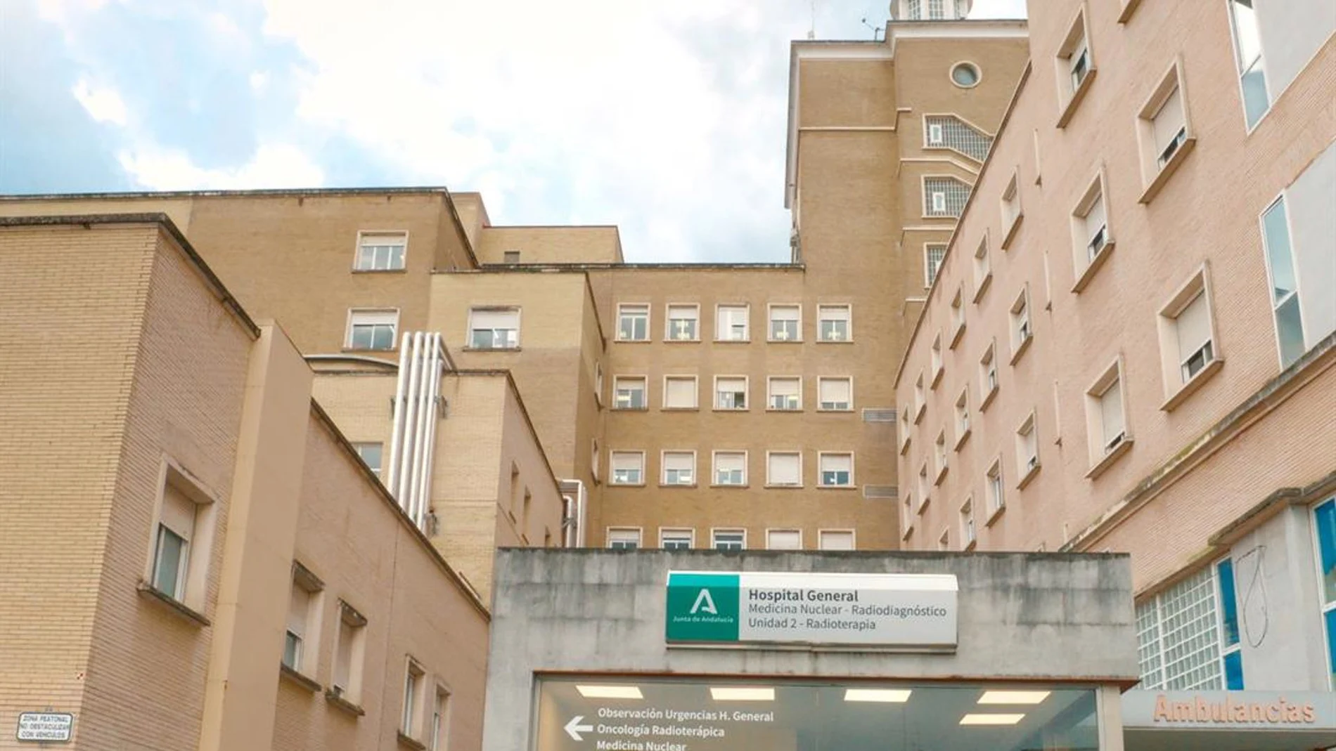 Muere el hombre que fue tiroteado y abandonado a las puertas del Hospital Virgen del Rocío de Sevilla Muere el hombre que fue tiroteado y abandonado a las puertas del Hospital Virgen del Rocío de Sevilla