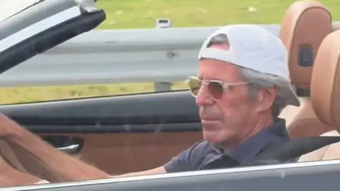 Confunden a un hombre en Florida con el delincuente sexual Jeffrey Epstein Confunden a un hombre en Florida con el delincuente sexual Jeffrey Epstein