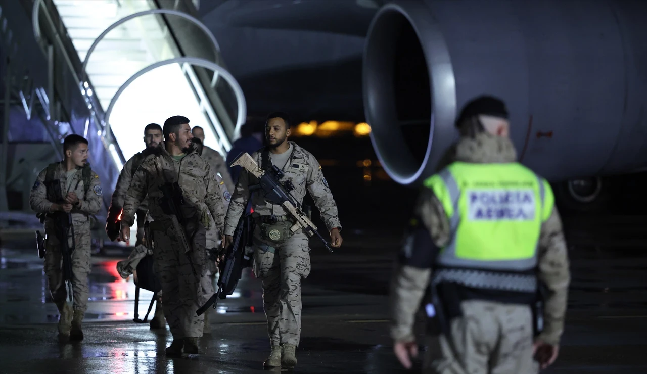 Llegada de los militares a la base de Torrejón de Ardoz