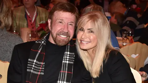 Chuck Norris y Gena O'Kelley en 2019 Chuck Norris y Gena O'Kelley en 2019