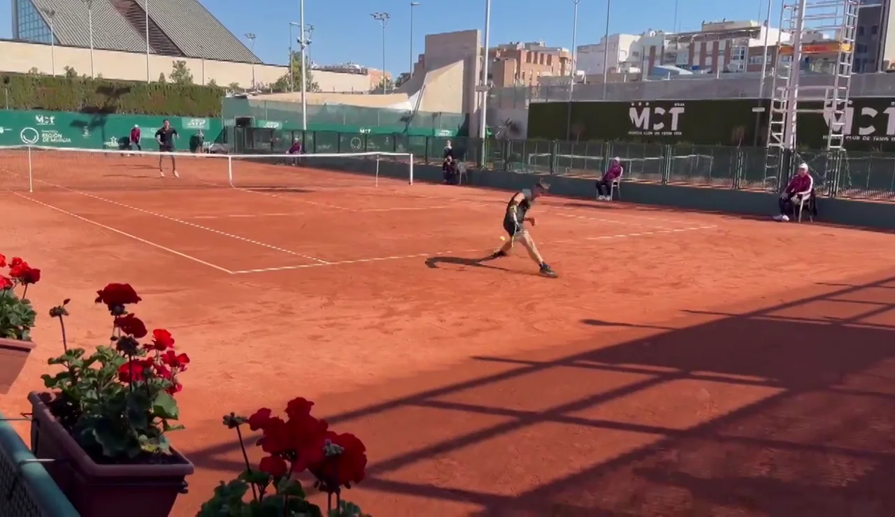 El surrealista punto de Jaime Alcaraz para ganar un título en Murcia: ¡es clavado a Carlos!