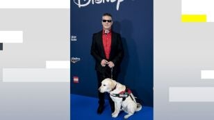 Seraf&iacute;n Zubiri con su perro gu&iacute;a