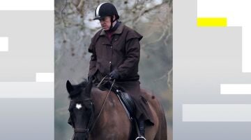 El expr&iacute;ncipe Andr&eacute;s montando a caballo