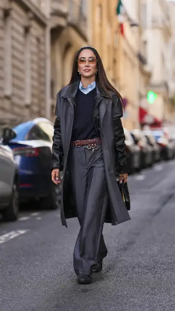 Mujer con el pelo espresso brunette Mujer con el pelo espresso brunette