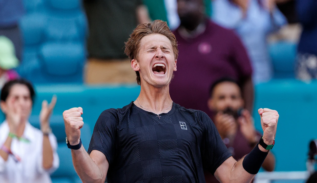Sebastian Korda celebra la victoria ante Carlos Alcaraz en Miami