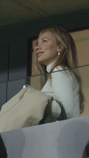 Ester Expósito en un palco del Santiago Bernabéu