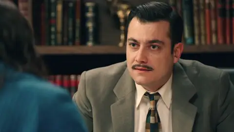 Tasio vuelve a acercarse a Paula mientras su matrimonio se tambalea Tasio vuelve a acercarse a Paula mientras su matrimonio se tambalea