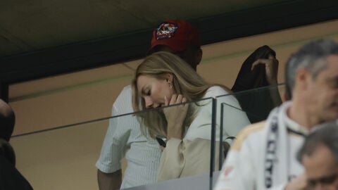 Ester Expósito en un palco del Santiago Bernabéu