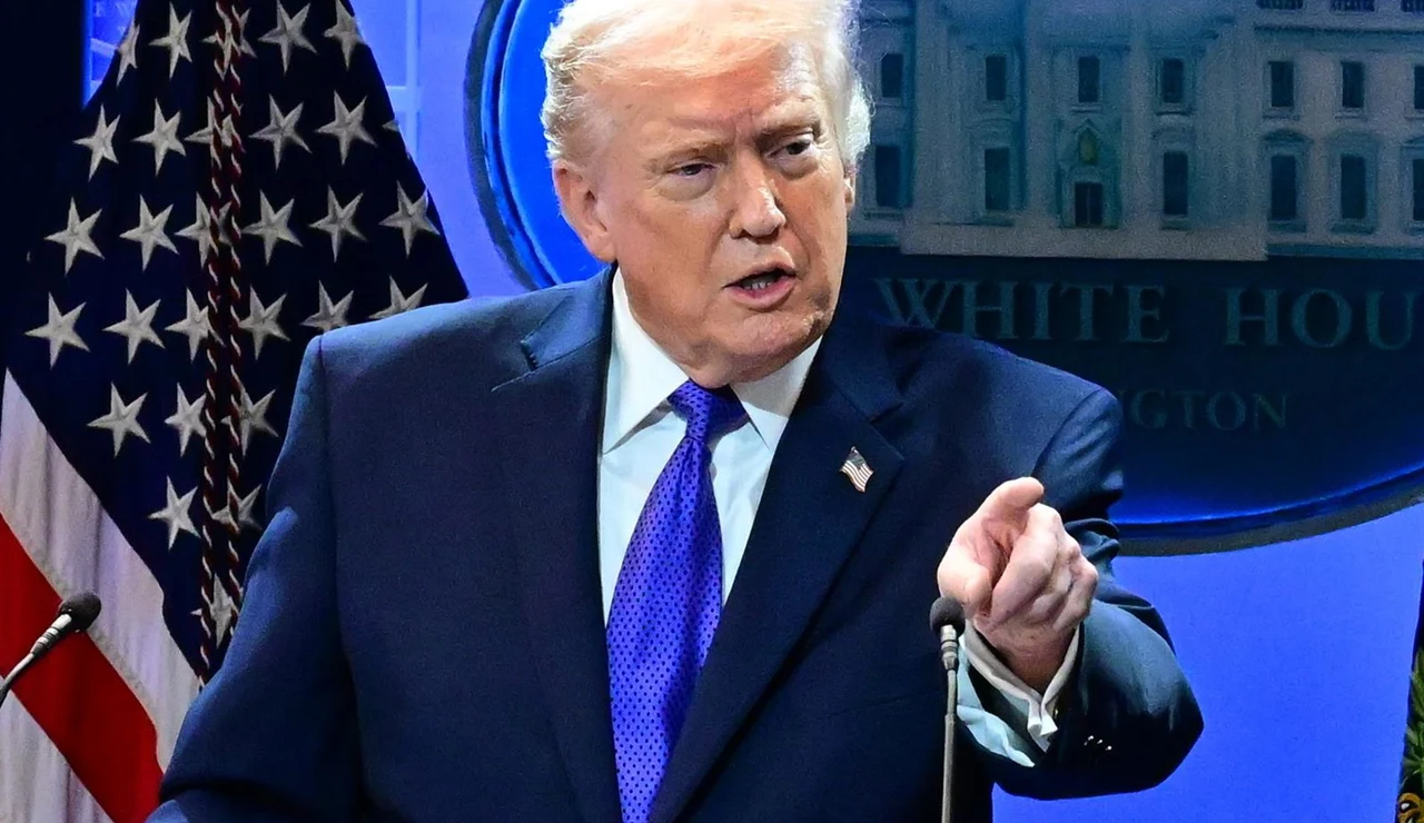 Trump ordena posponer cinco días los ataques a centrales eléctricas tras "conversaciones muy buenas" con Irán