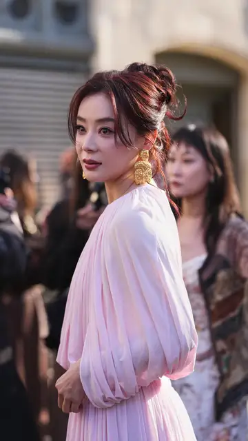 Mujer con el pelo cherry cola Mujer con el pelo cherry cola