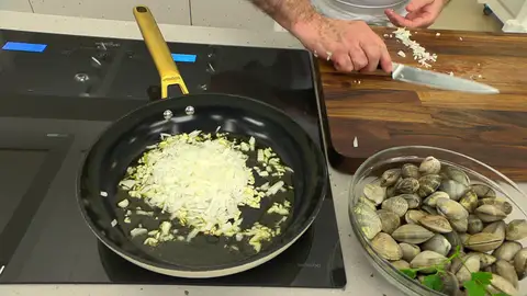 Sazona y rehoga las hortalizas a fuego suave Sazona y rehoga las hortalizas a fuego suave