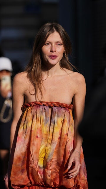 Mujer con el pelo teddy bear brunette