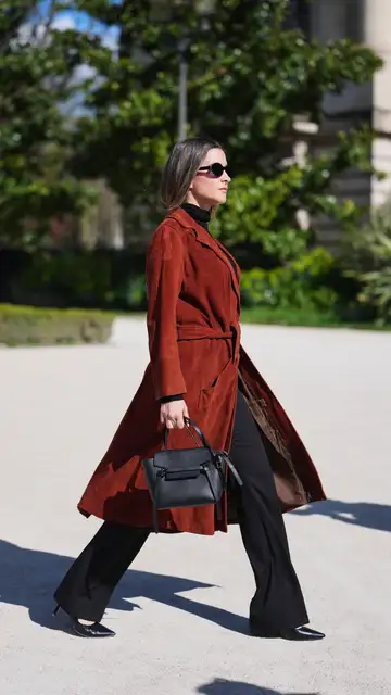 Mujer con pelo mushroom brown Mujer con pelo mushroom brown