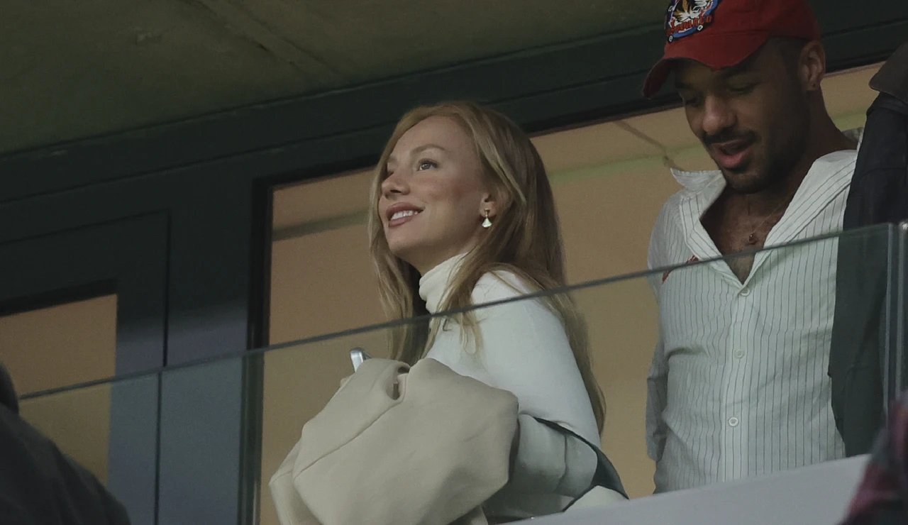 Ester Expósito en un palco del Santiago Bernabéu