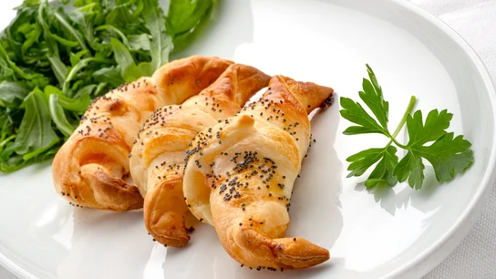 Mini cruasanes de salmón y queso, de Arguiñano: "Os animo a hacer esta receta porque es flipante" Mini cruasanes de salmón y queso, de Arguiñano: "Os animo a hacer esta receta porque es flipante"
