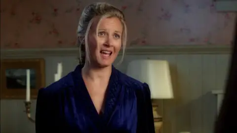 Carrie Anne Fleming como Karen Singer en Supernatural Carrie Anne Fleming como Karen Singer en Supernatural