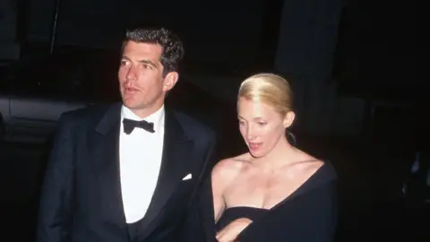 JFK Jr. y Carolyn Bessette JFK Jr. y Carolyn Bessette