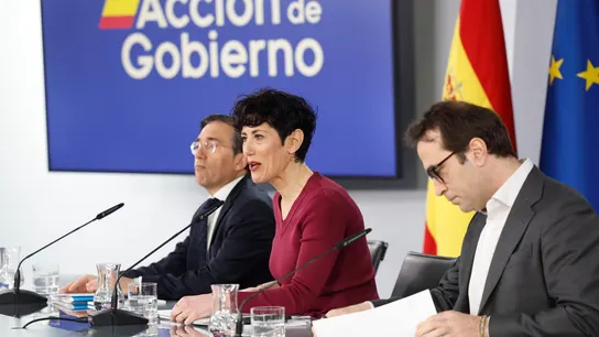 Elma Saiz, Albares y Carlos Cuerpo en el Consejo de Ministros Elma Saiz, Albares y Carlos Cuerpo en el Consejo de Ministros