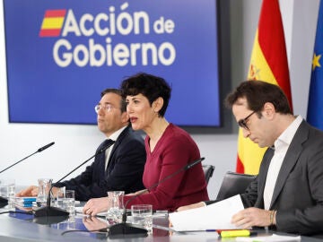 Elma Saiz, Albares y Carlos Cuerpo en el Consejo de Ministros