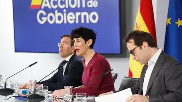 Elma Saiz, Albares y Carlos Cuerpo en el Consejo de Ministros Elma Saiz, Albares y Carlos Cuerpo en el Consejo de Ministros
