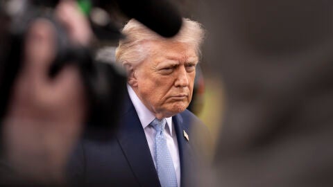 March 20, 2026, Washington, District Of Columbia, United States: U.S. President Donald Trump speaks to members of the press before departing the White House on March 20, 2026, in Washington D.C. President Trump is traveling to Florida to spend the weekend at his Mar-a-Lago resort. Europa Press/Contacto/Mehmet Eser 20/03/2026 ONLY FOR USE IN SPAIN