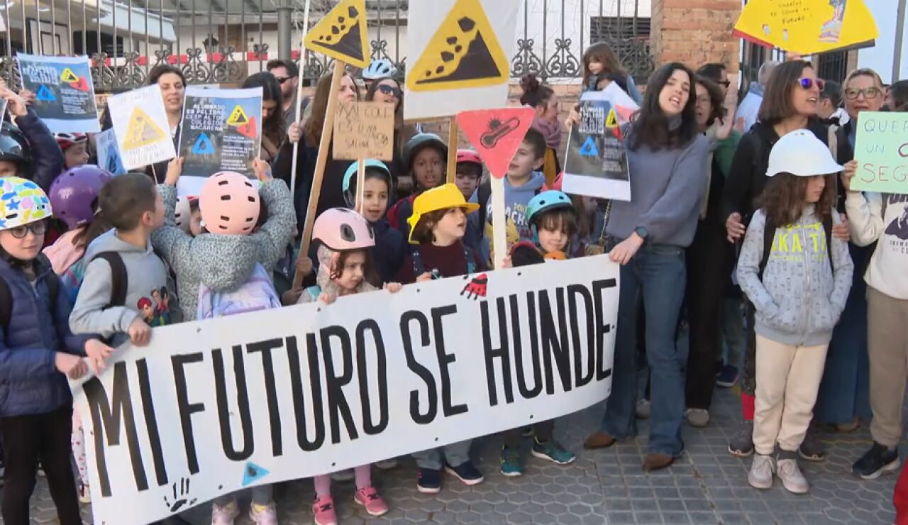 Las grietas amenazan al colegio p&uacute;blico m&aacute;s antiguo de Sevilla
