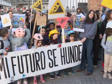 Las grietas amenazan al colegio p&uacute;blico m&aacute;s antiguo de Sevilla