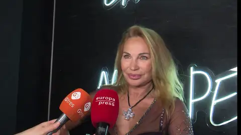 Marlene Mourreau con la prensa Marlene Mourreau con la prensa