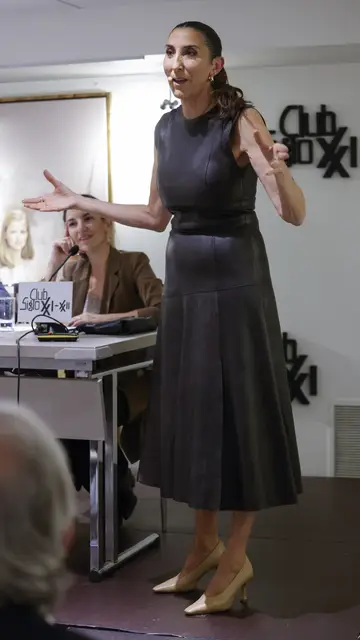 Paz Padilla en la presentación de su libro mientras habla Paz Padilla en la presentación de su libro mientras habla