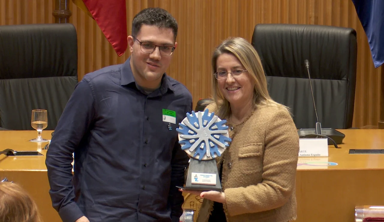 Atresmedia recibe el Premio Amigo del Autismo