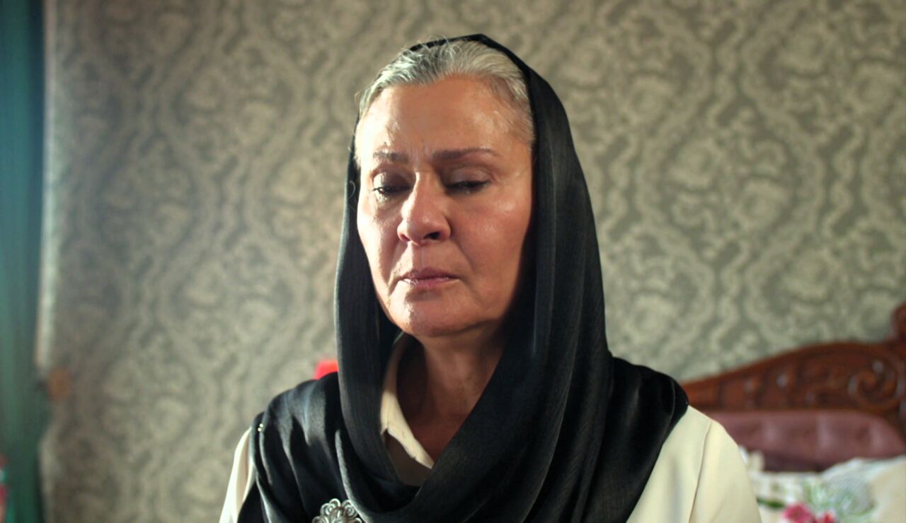  &ldquo;&iquest;Es amor o es odio?&rdquo;: Cihan sospecha que su madre nunca olvid&oacute; a Ecmel