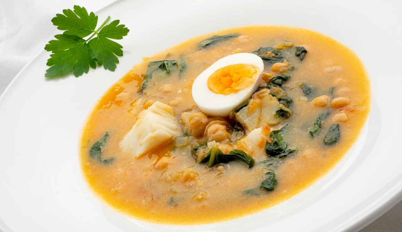 Arguiñano, sobre el potaje de garbanzos con espinacas y bacalao: "Tomad nota de esta receta que voy a llenar de energía a toda la familia"