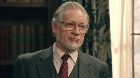 Capítulo 526 de Sueños de libertad; 25 de marzo: Gabriel empieza a perder la partida en su particular guerra contra su familia Capítulo 526 de Sueños de libertad; 25 de marzo: Gabriel empieza a perder la partida en su particular guerra contra su familia